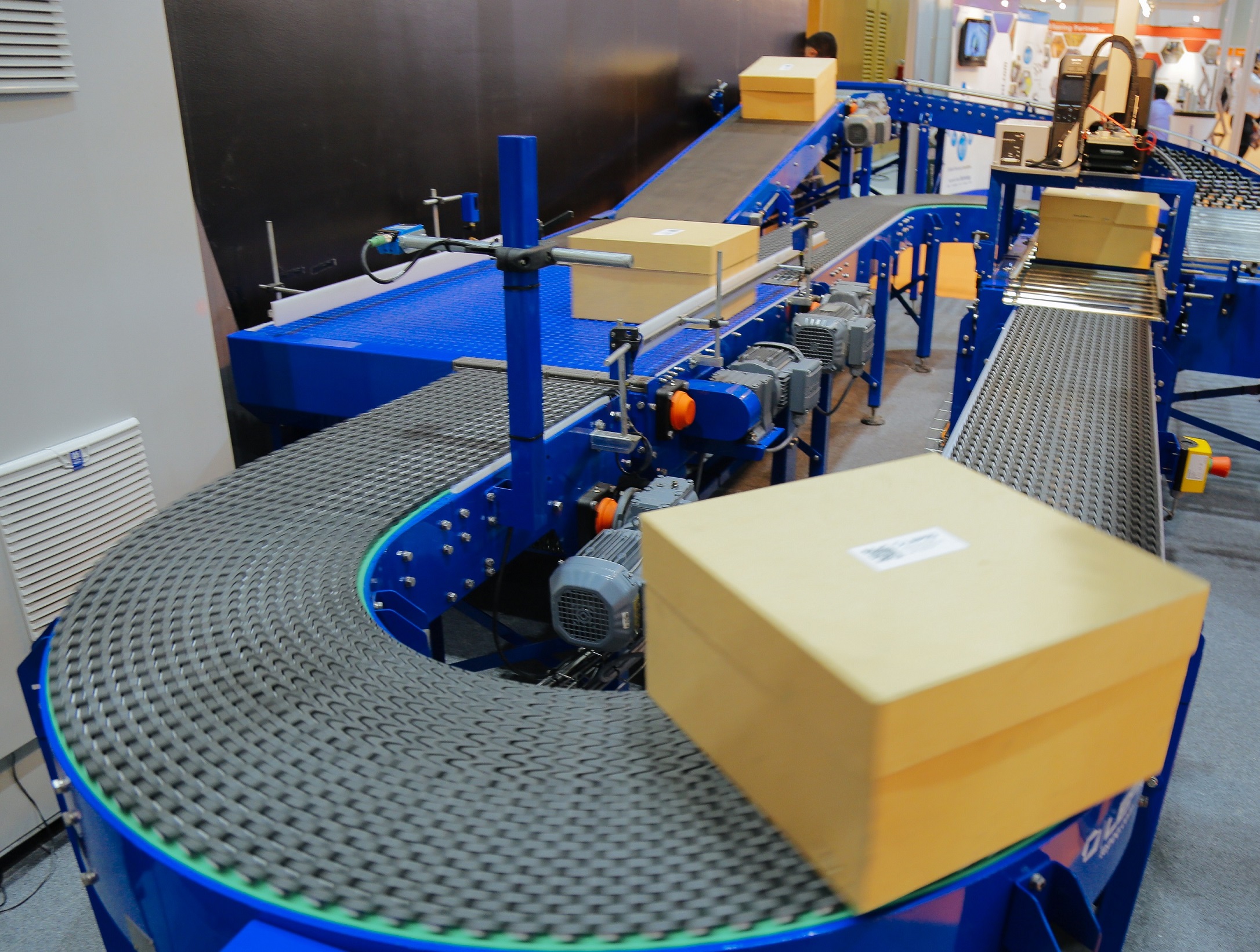 Why IQ Robotics Is Among the Best Robotics Companies in the UAE for Warehouse Automation
